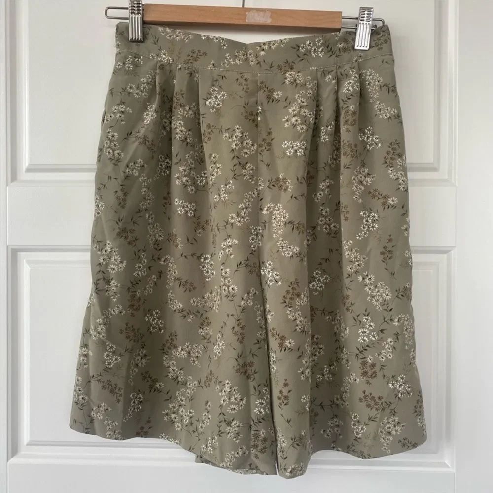 LANA LEE PETITE || Vintage floral shorts